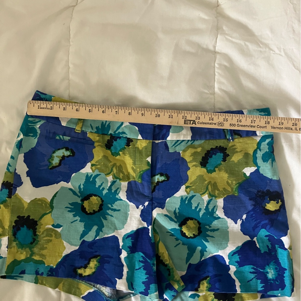 LOFT Blue and Green Floral Women's Shorts size 14. - Picture 5 of 7